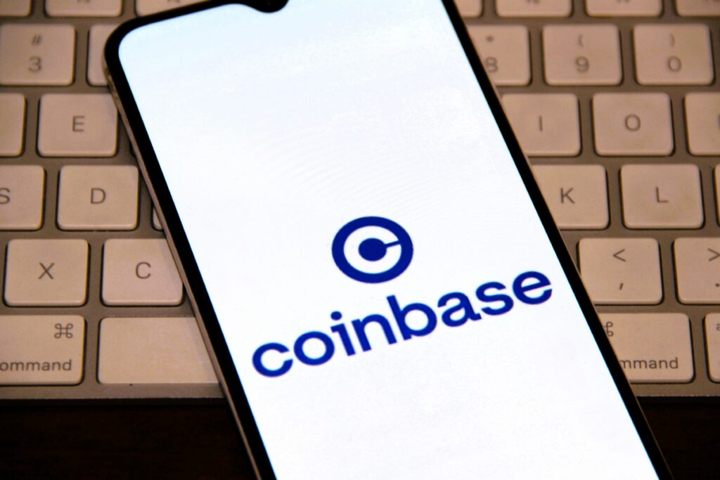 Coinbase - Casa de câmbio digital com sede em São Francisco, Califórnia. A empresa intermedia trocas de Bitcoin, Bitcoin Cash, Ethereum, Ethereum Classic, Litecoin, Tezos e muitas outras criptomoedas.