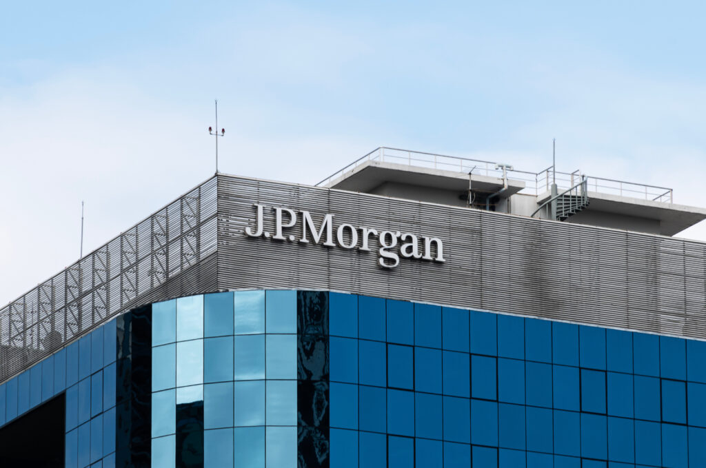 Logo J.P.Morgan on building