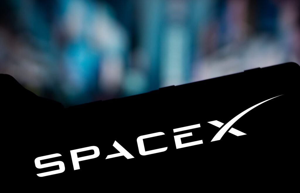 Spacex logo is displayed on smartphone.